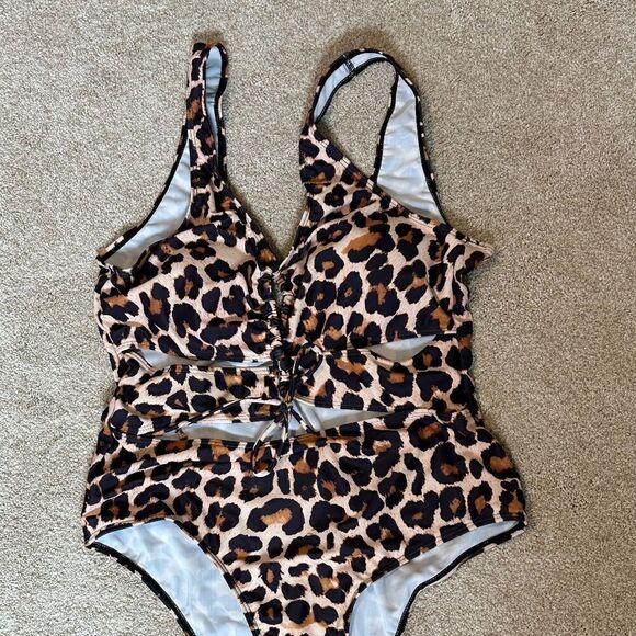 29- Sexy Cheetah  Print Cut out one piece swimsuit - Picture 2 of 6